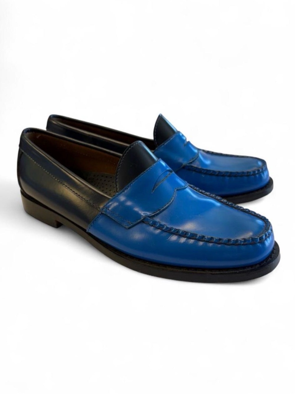 Men’s G.H. Bass Weejuns two-tone leather penny loafers in cobalt blue.